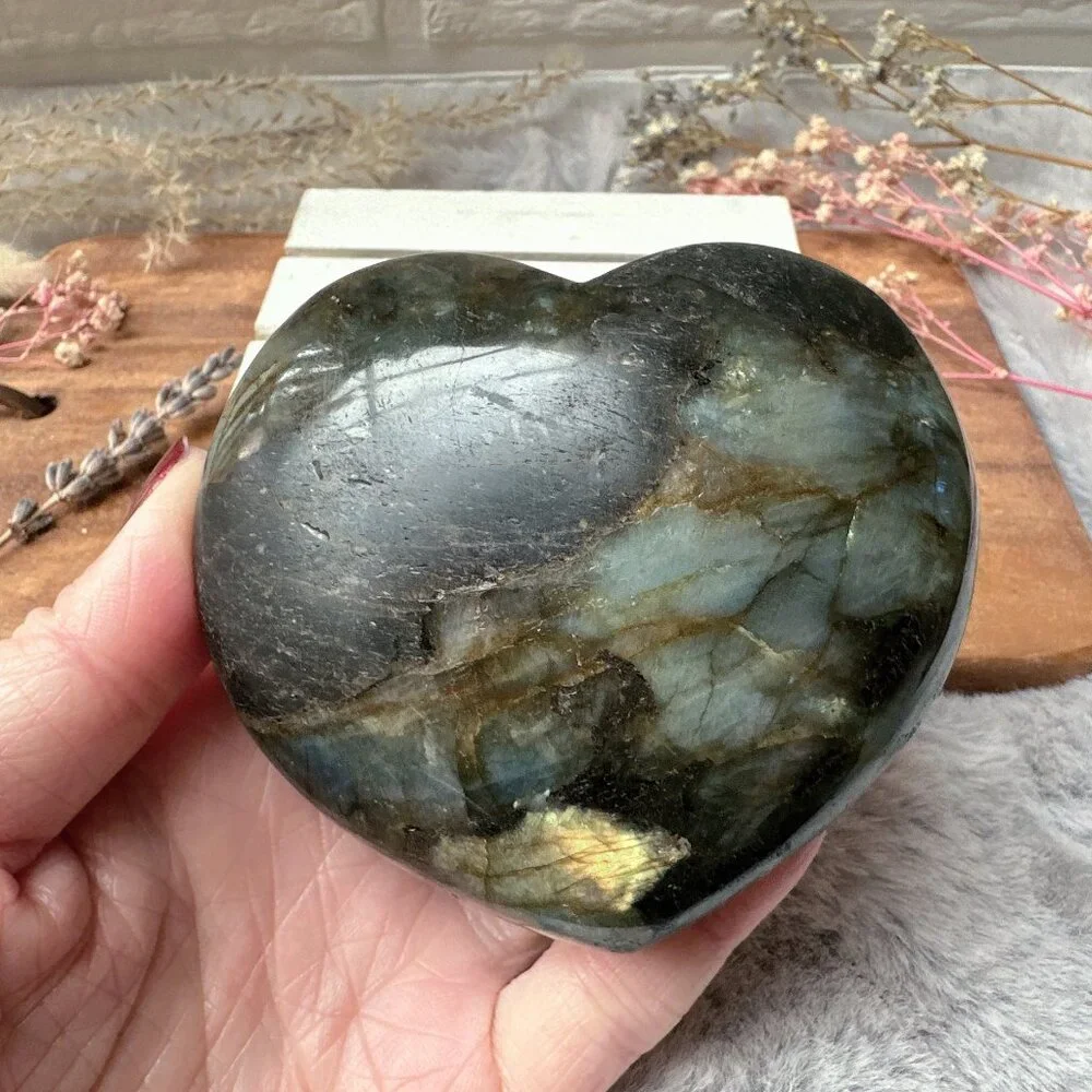 Beautiful Labradorite Heart - Picture 2 of 8